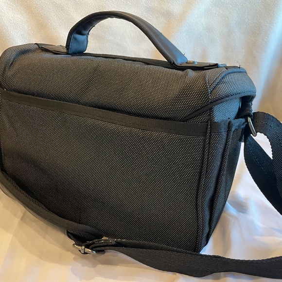 Nikon Camera Bag Including Assorted Lens Cleaning Supplies. CLEAN, EXCELLENT! - Picture 3 of 9